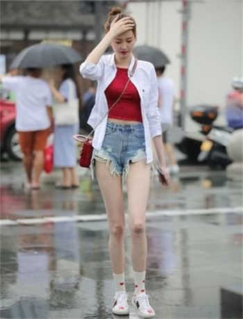 公孙离腿中间的白水