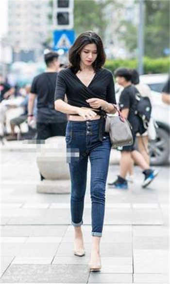 穿越空间女主带弟弟逃难