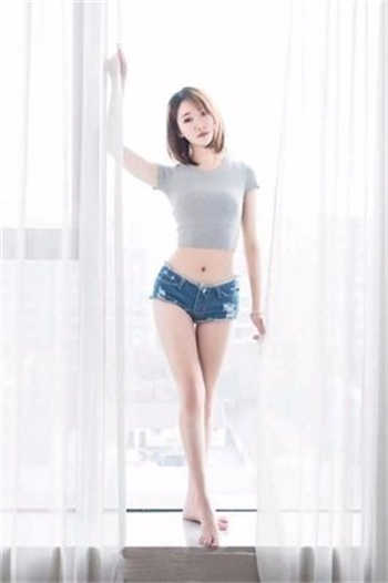 蝴蝶面具妻子舞会