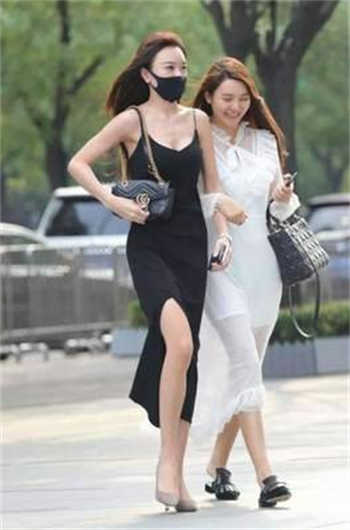 小萝自扣出桨在线播放