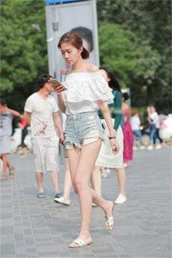 校园逆天女皇暗帝大人