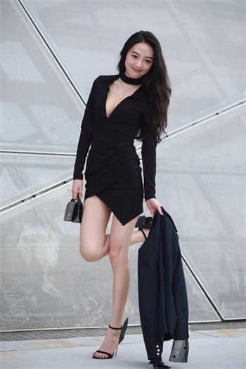 女塔吊小便视频