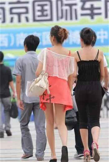 烤串小哥被女首富