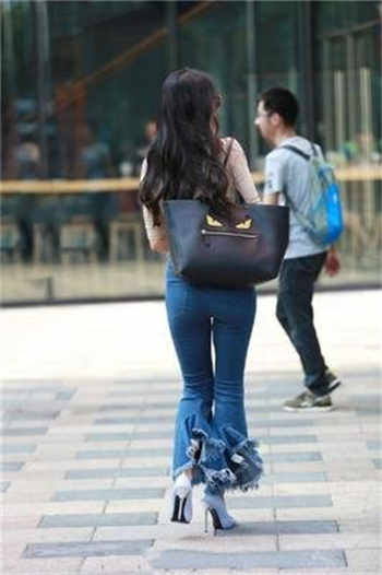 丈夫失明妻子带人回家