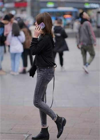 销售女经理陪客户